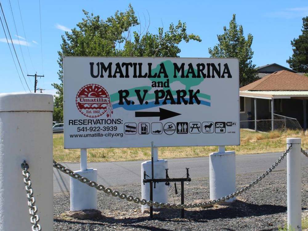The front entrance sign at UMATILLA MARINA & RV PARK
