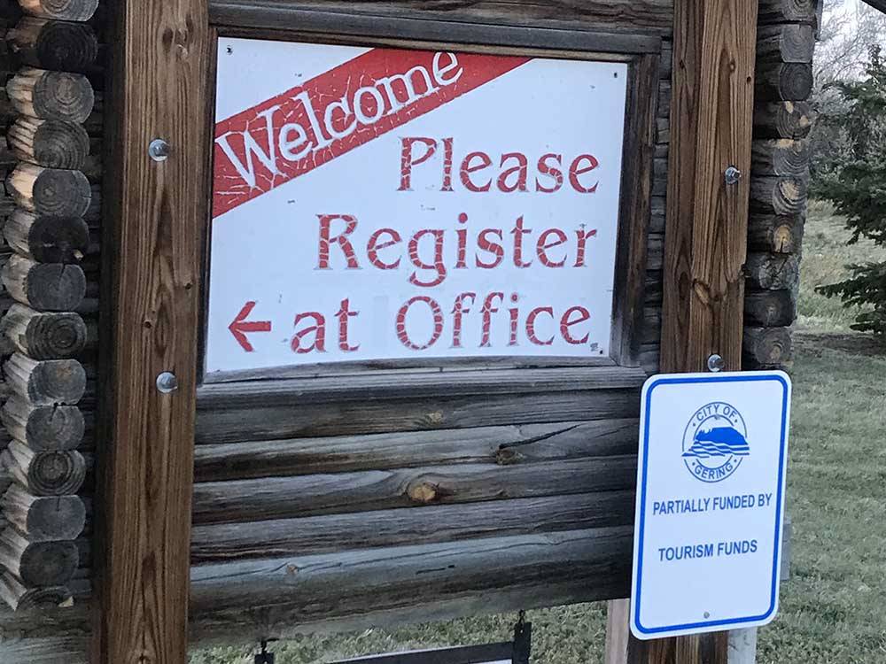 Sign indicating that guests need to register at ROBIDOUX RV PARK