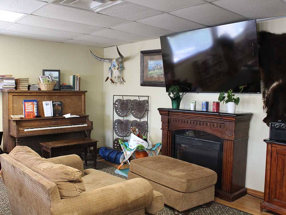A couch and piano in one of the rooms at ROCKWELL RV PARK