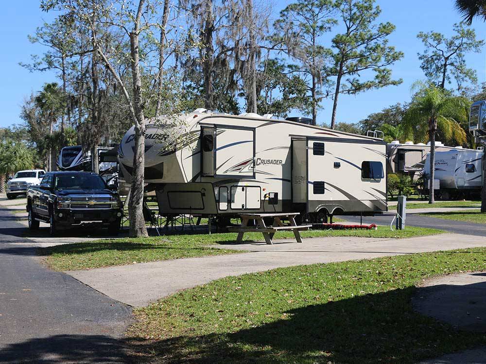 Trailers camping at ENCORE TROPICAL PALMS