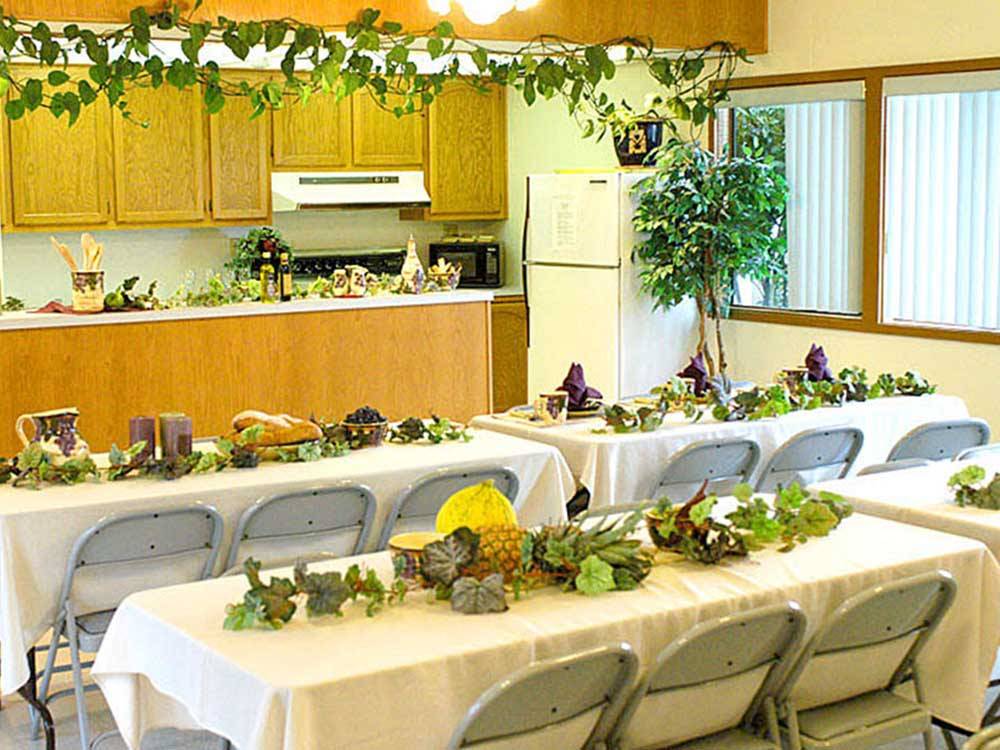 Tables decorated with leaves and food at OLDE STONE RV RESORT