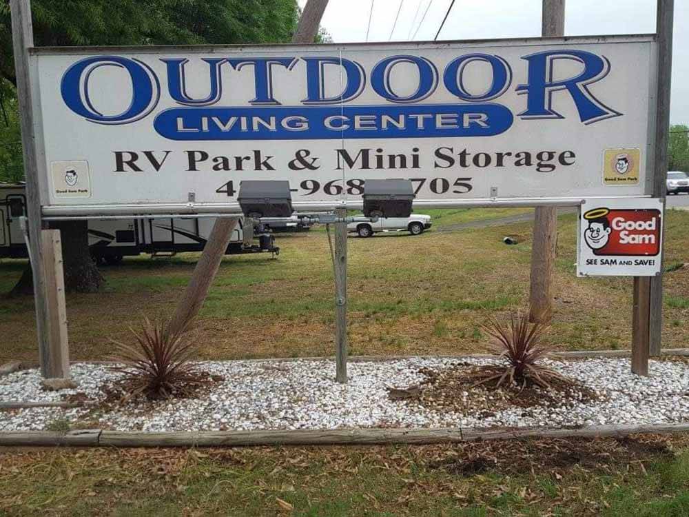 Business sign outside entrance at OUTDOOR LIVING CENTER RV PARK