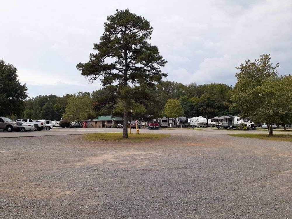 Large open area for campers at OUTDOOR LIVING CENTER RV PARK