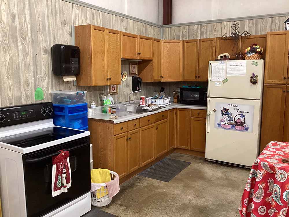 The communal kitchen area at TRAVELCENTERS OF AMERICA RV PARK