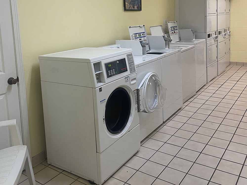 The clean laundry room at GULF BREEZE RV RESORT