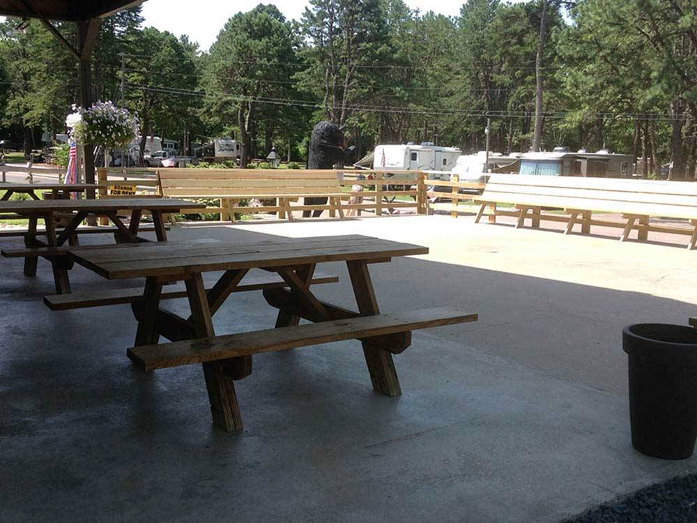 Patio area at diner with picnic tables at WAYNESBORO NORTH 340 CAMPGROUND