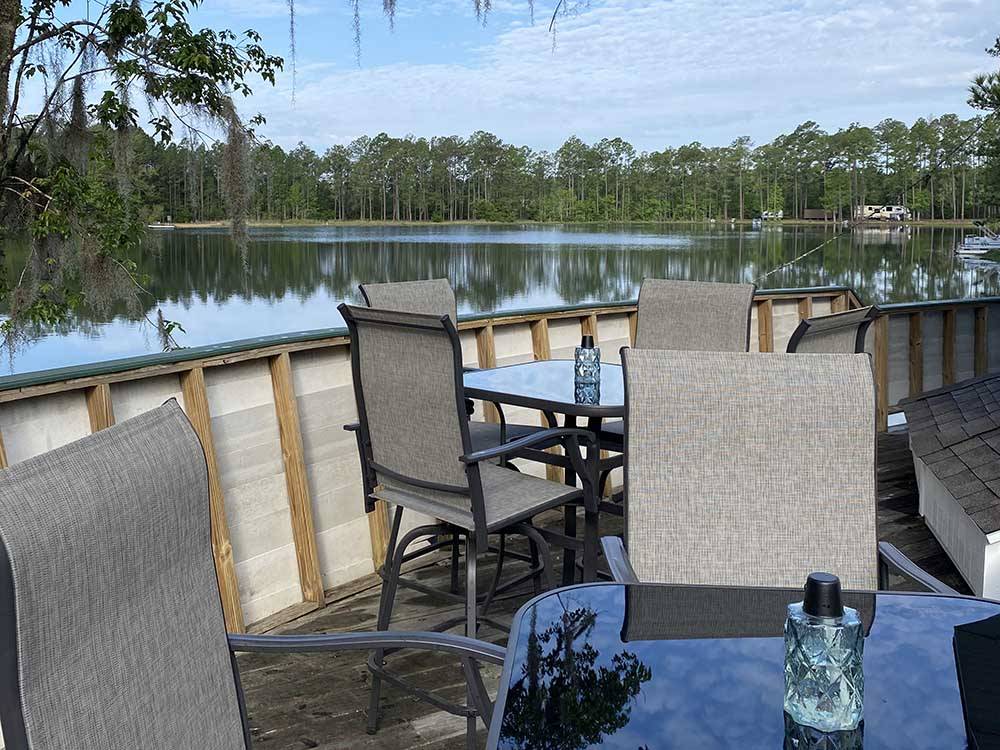 A sitting area next to the lake at LAKE HARMONY RV PARK AND CAMPGROUND
