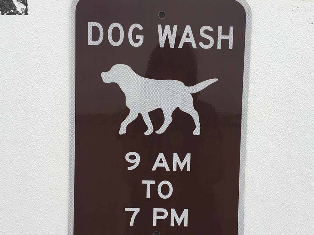 A sign for the dog wash at MIDLAND RV CAMPGROUND