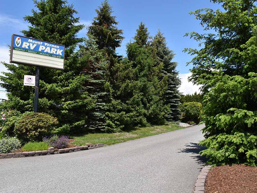 The front entrance sign at MOUNT VERNON RV PARK