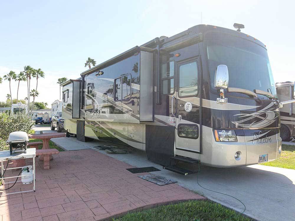 RV camping at ENCORE TROPIC WINDS