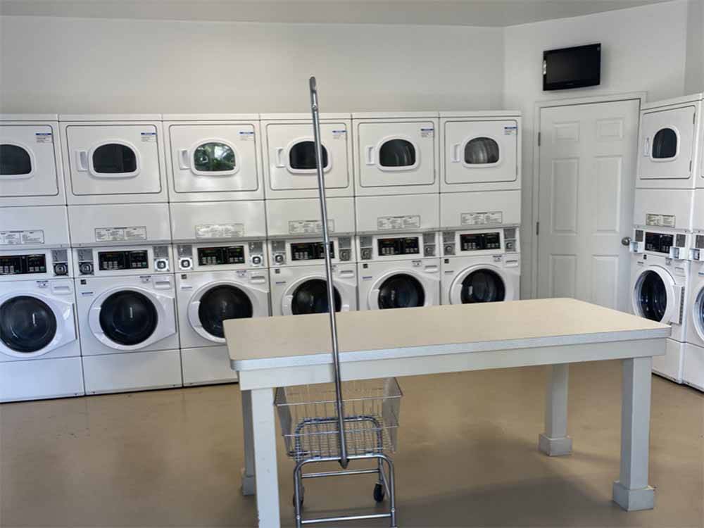 The clean laundry room at A COUNTRY RV PARK