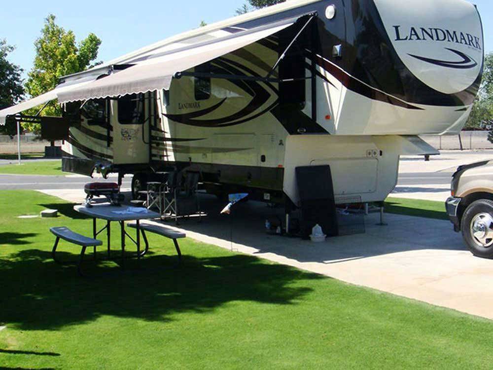 Trailer camping at A COUNTRY RV PARK