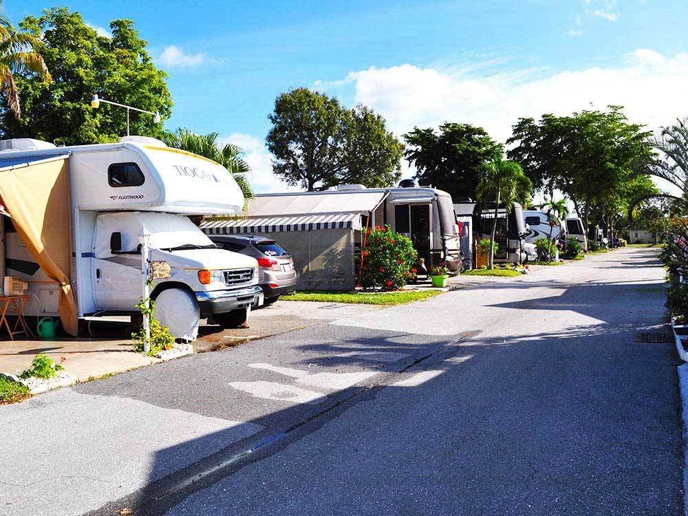 RVs parked in a row at ENCORE SUNSHINE HOLIDAY