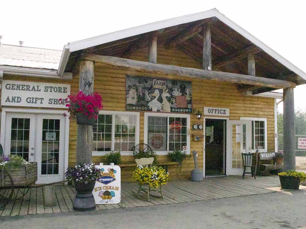 The general store and office at COUNTRY ROADS RV PARK