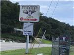 Directional sign leading people to nearby airport at ROBERT NEWLON RV PARK - thumbnail
