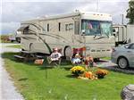 RVs camping at FLORY'S COTTAGES & CAMPING - thumbnail