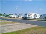 Trailers camping at ENCORE COUNTRY SUNSHINE - thumbnail