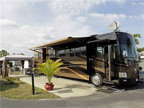 RV camping at ENCORE BREEZY HILL