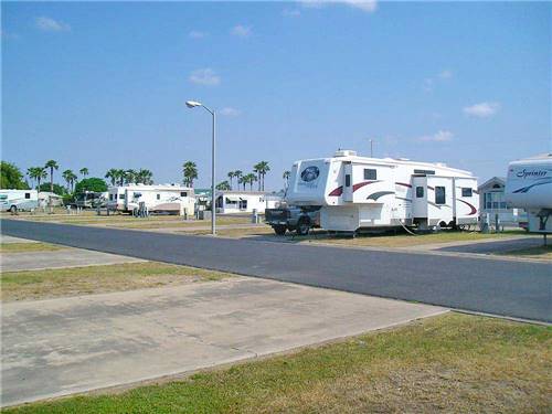 Trailers camping at ENCORE COUNTRY SUNSHINE