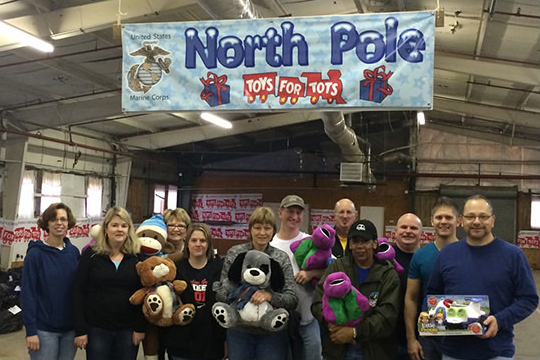 group photo volunteers for toys for tots