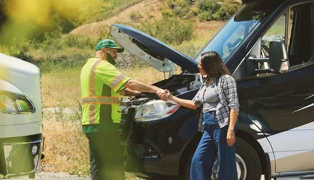 Good Sam roadside technician assisting a traveler with a broken down RV on the side of the road.