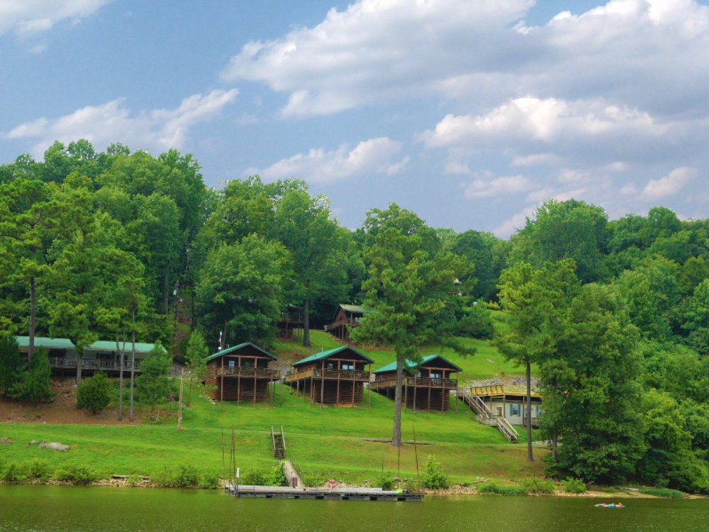 Waterfront cabins at Holiday Hills Resort