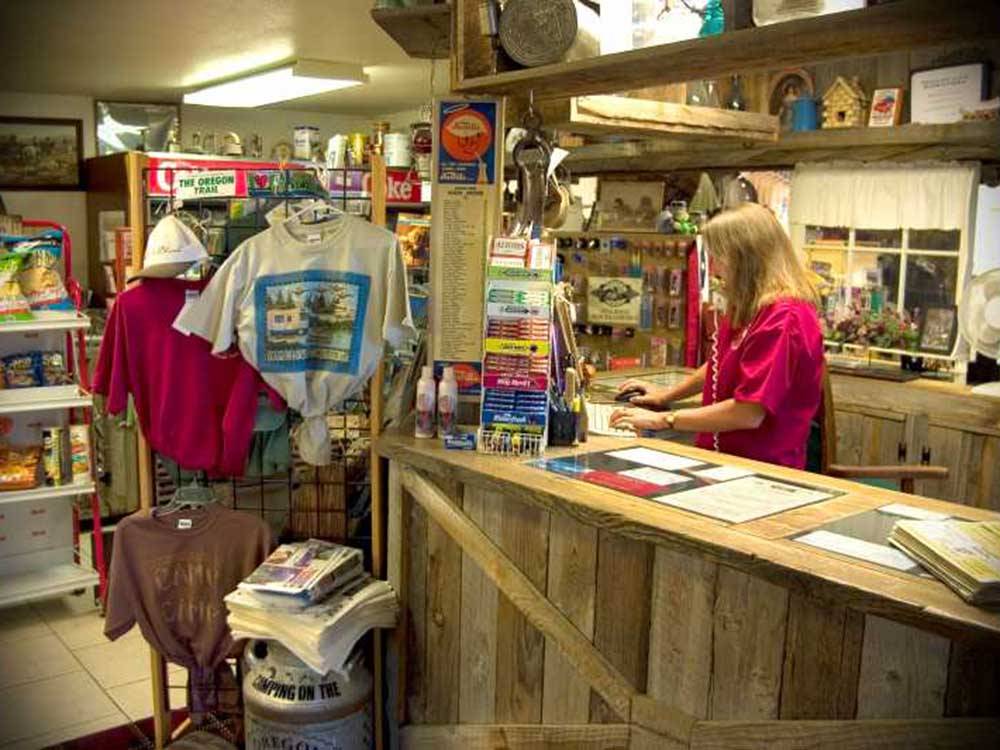 A woman behind the front counter at MT VIEW RV ON THE OREGON TRAIL