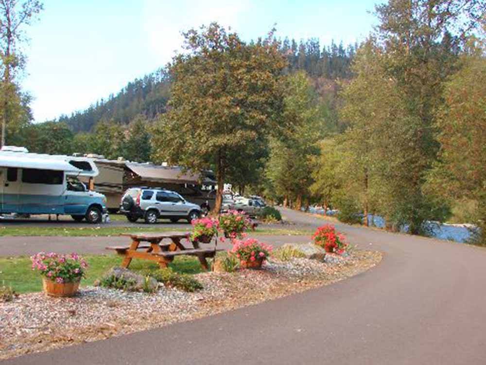 A picnic table in a RV site overlooking the river at CASEY'S RIVERSIDE RV PARK