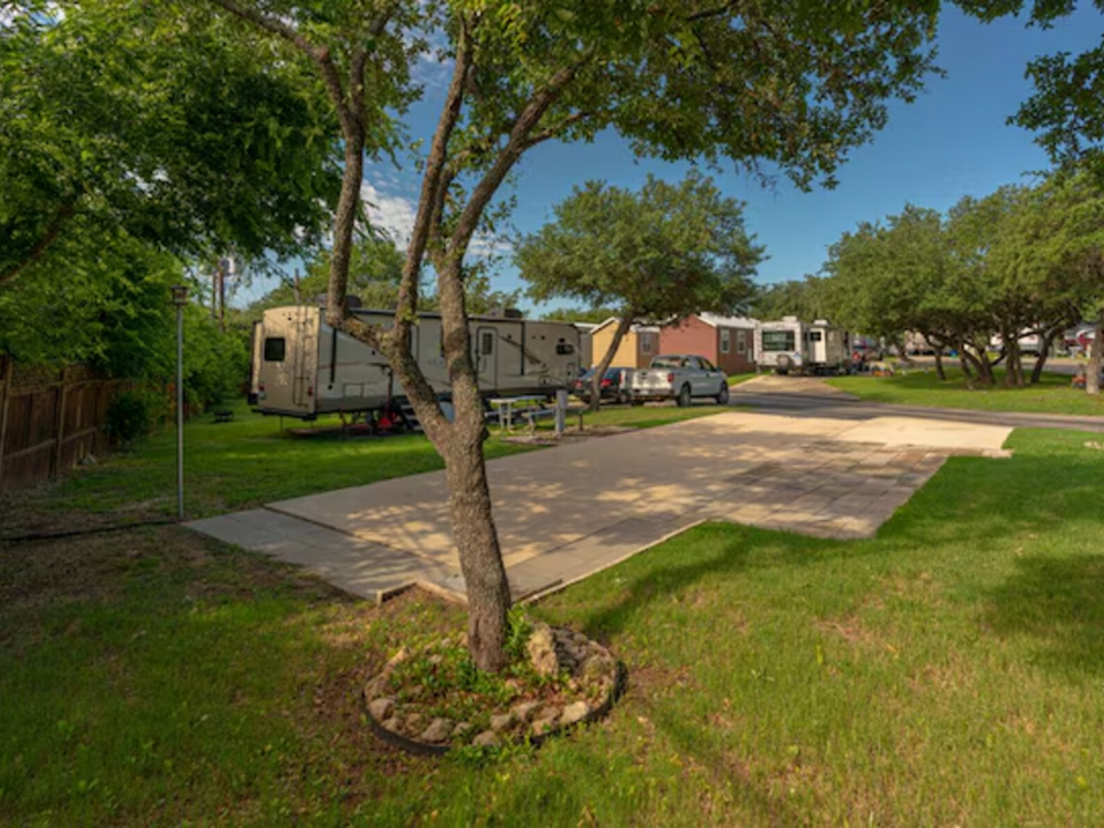 Shady sites at Sun Retreats San Antonio West