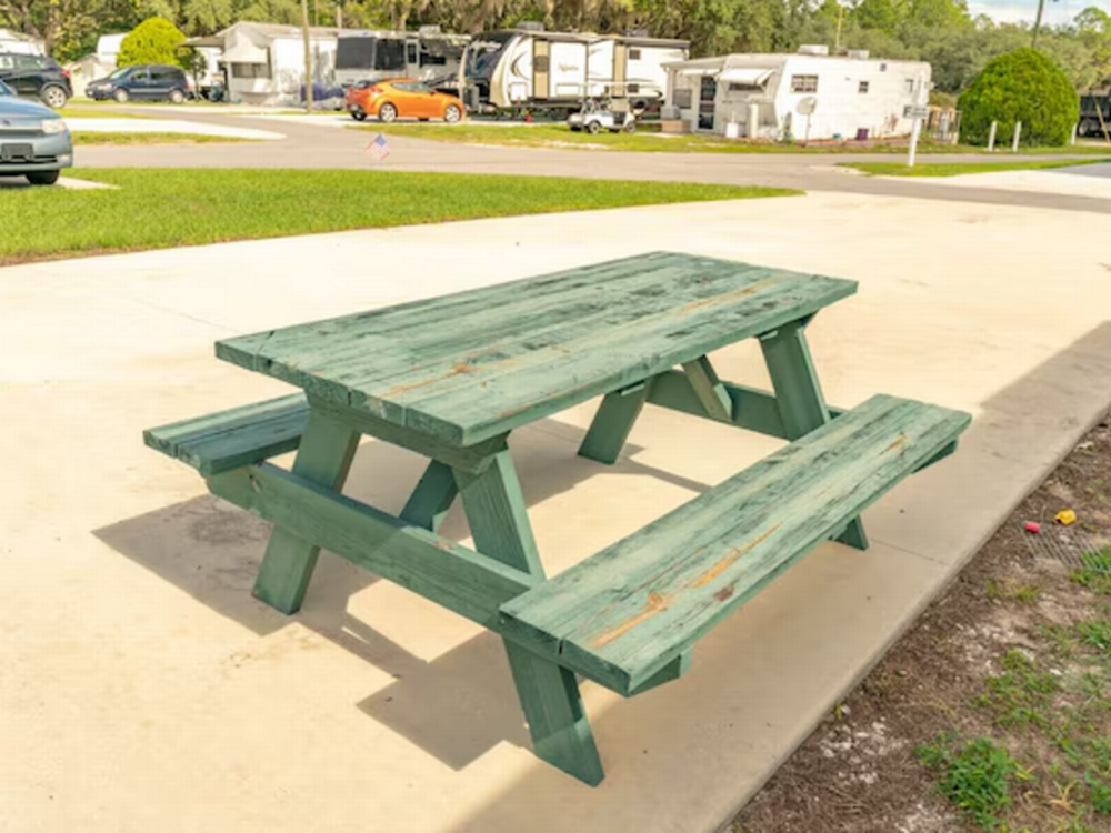 Table at site Kissimmee South Sun RV Communities