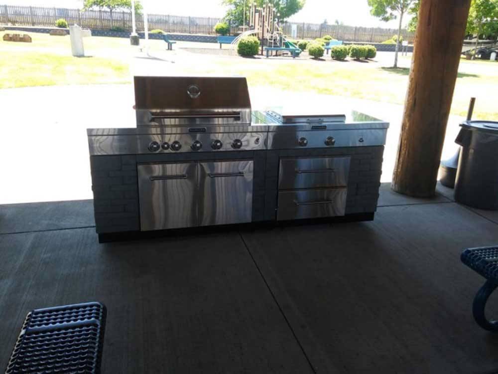 Patio with outdoor grill at HEE HEE ILLAHEE RV RESORT