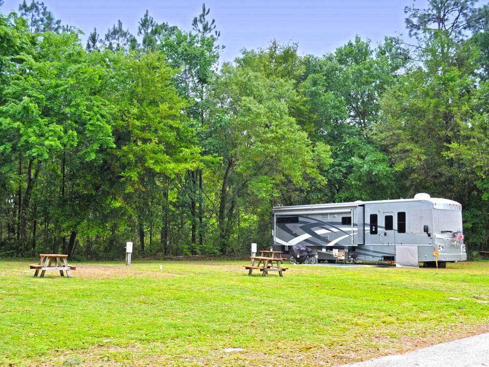 RV at campsite at THOUSAND TRAILS THREE FLAGS