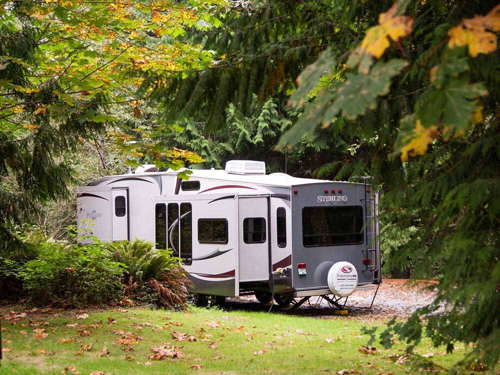 Trailer camping at campsite at MOUNT VERNON RV CAMPGROUND