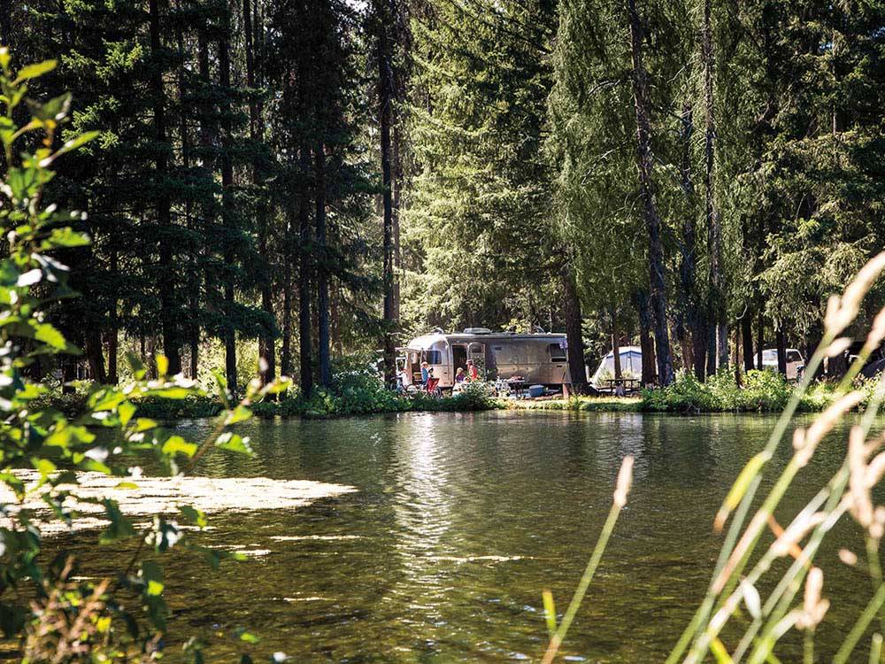 Trailer camping on the lake at THOUSAND TRAILS LEAVENWORTH