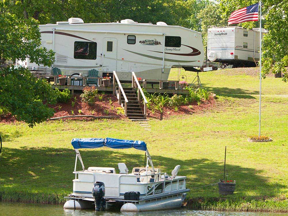 Trailers camping along the lake at THOUSAND TRAILS NATCHEZ TRACE