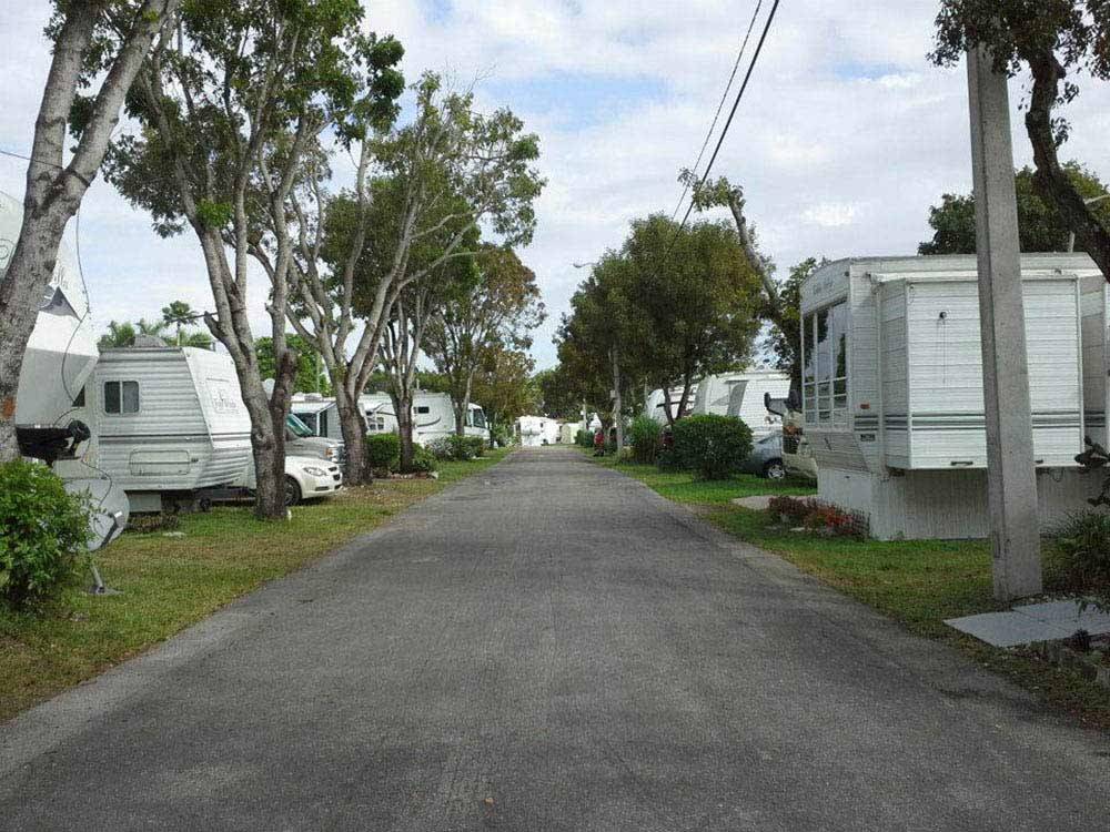 Road leading into campground at BOARDWALK RV RESORT