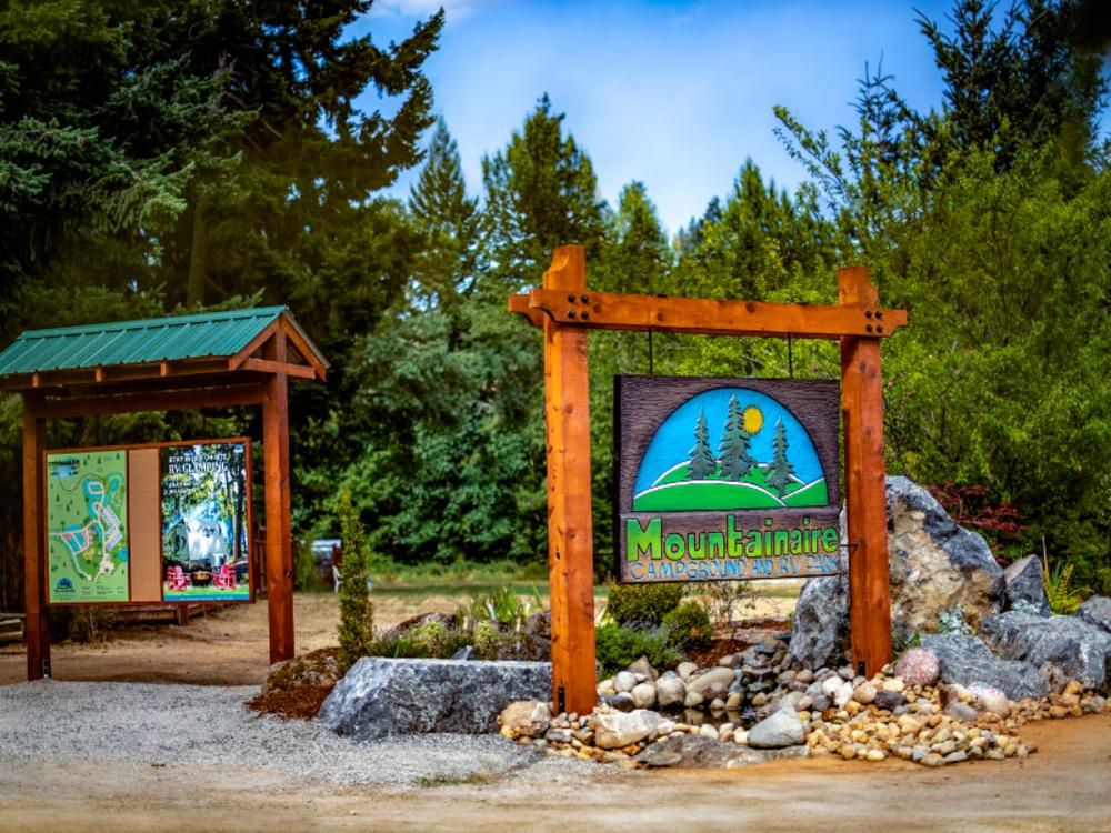 Wooden signs at Mountainaire Campground & RV Park