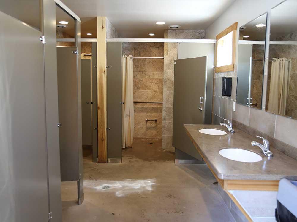Bathroom with sinks, stalls and showers at HTR NIAGARA