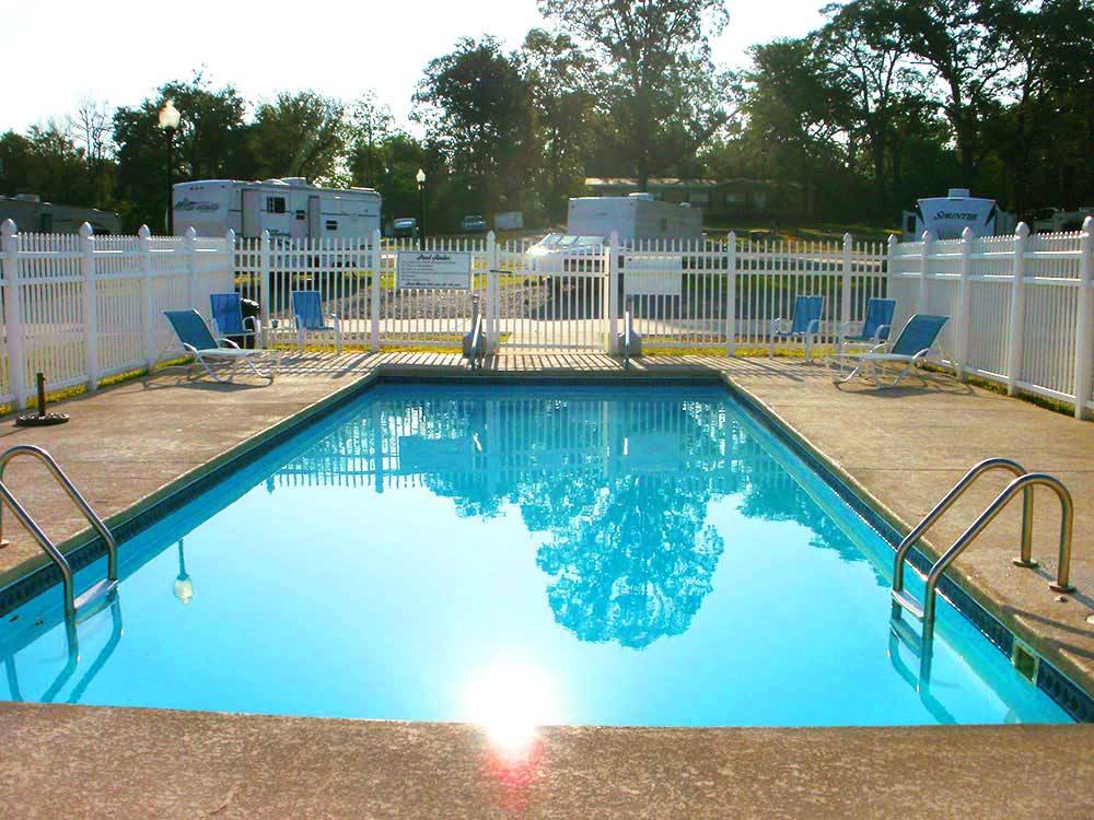 The fenced in swimming pool at SOUTHERN LIVING RV PARK
