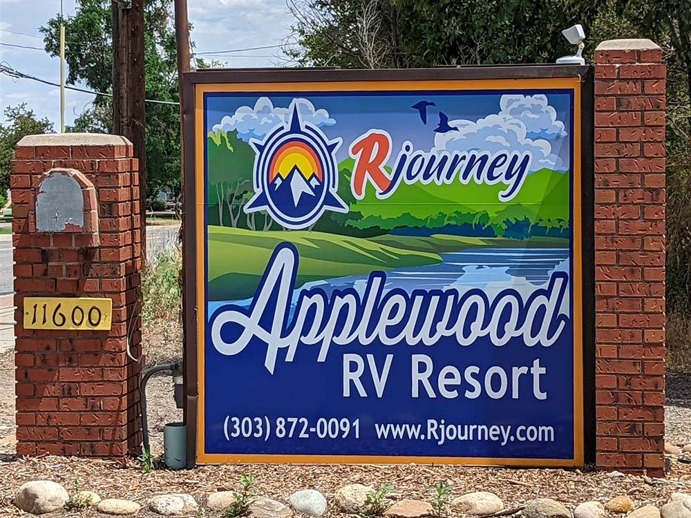 The front entrance sign at APPLEWOOD RV RESORT BY RJOURNEY