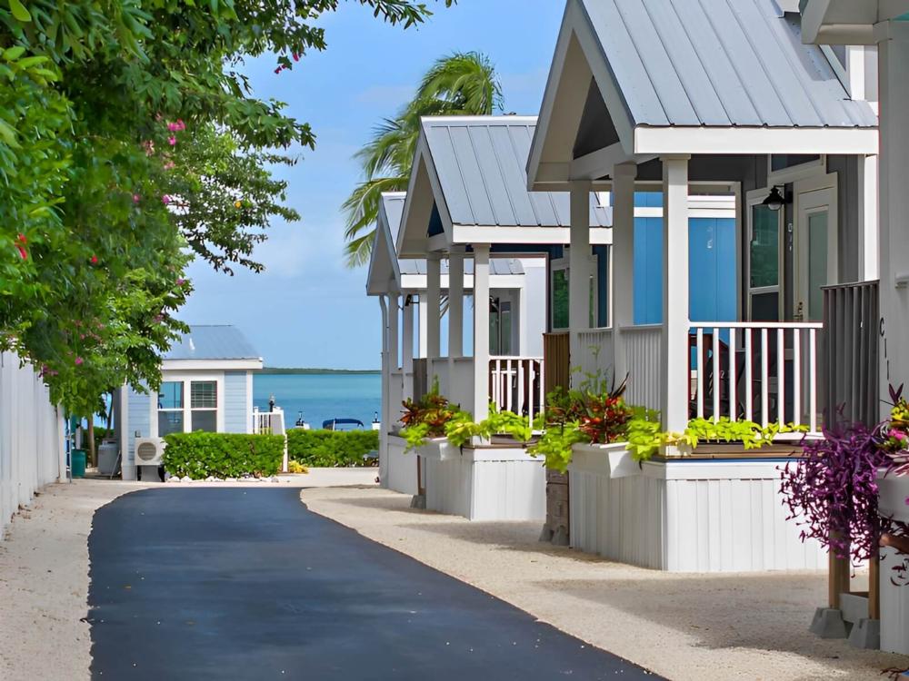 Mobile homes at site Sun Outdoors Key Largo