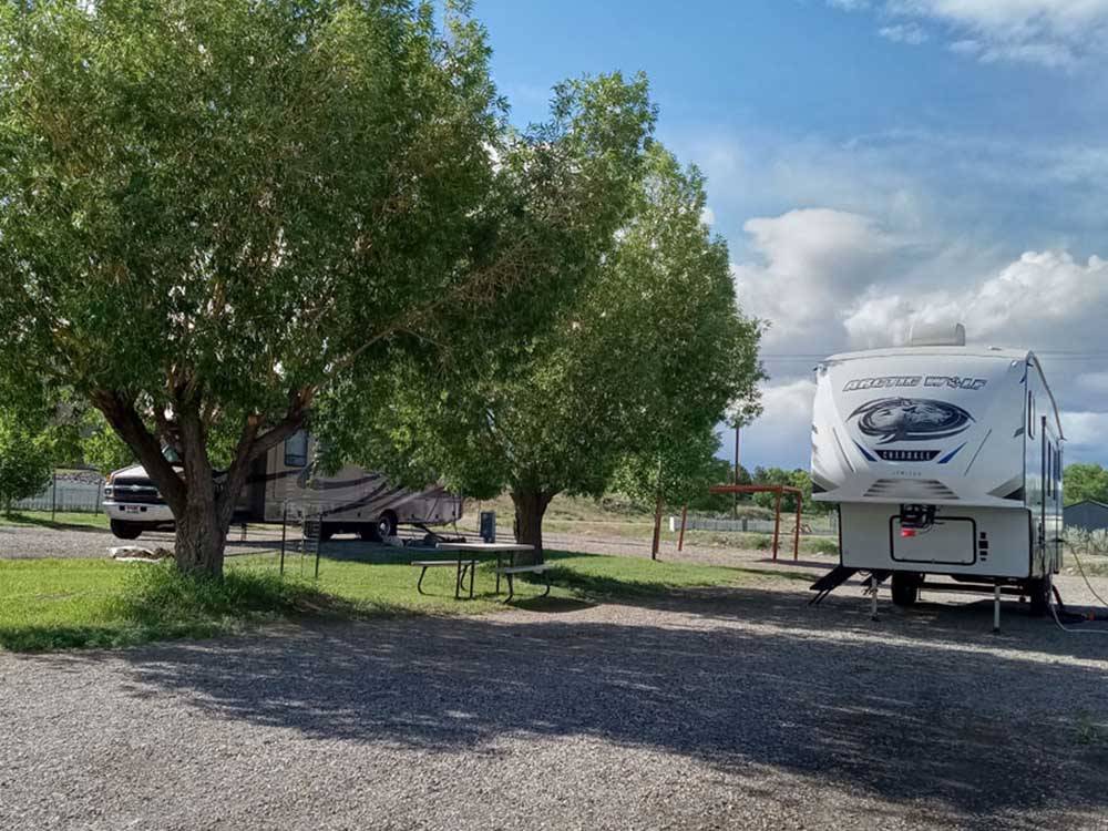 RVs parked at campsites at ROUND VALLEY PARK