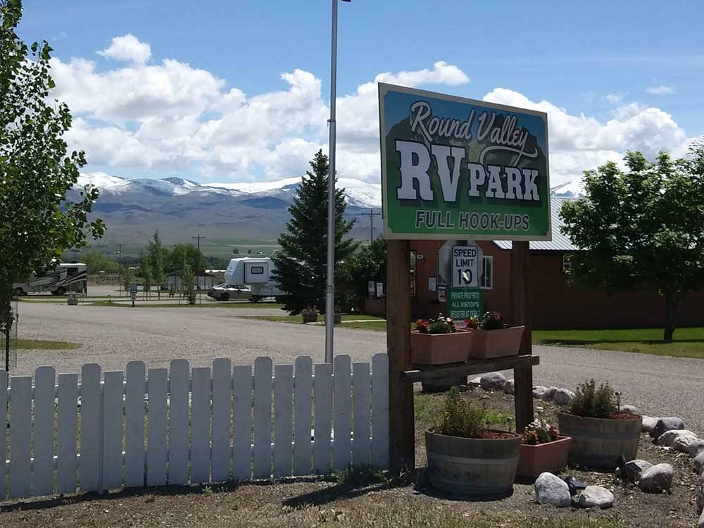 The entrance sign at ROUND VALLEY PARK