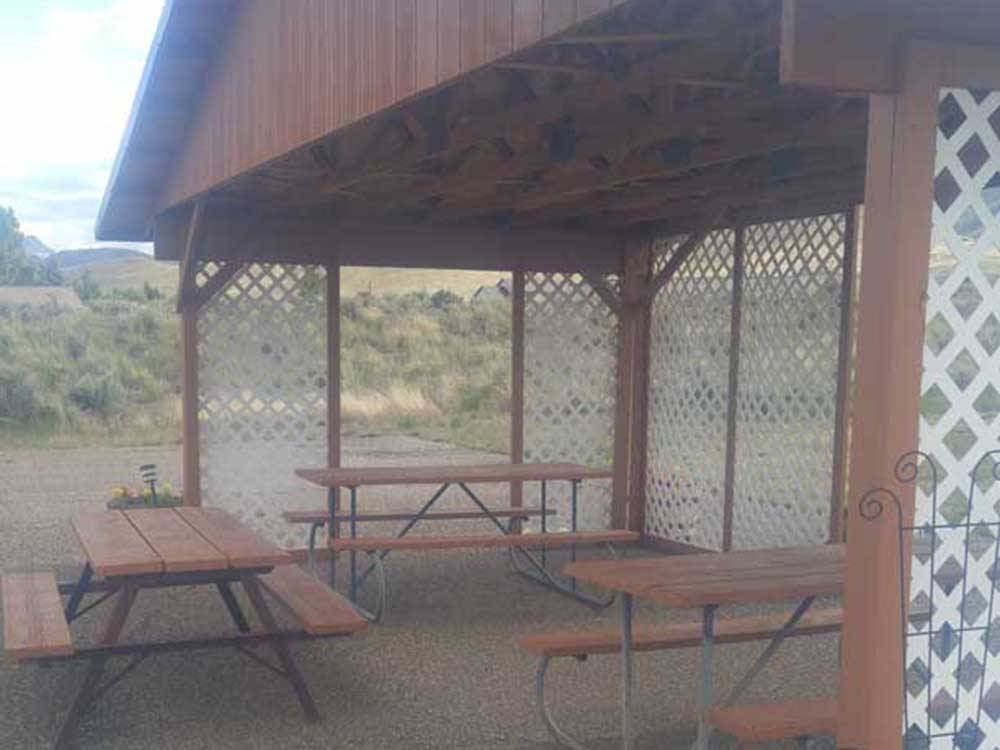 Multiple picnic tables at ROUND VALLEY PARK