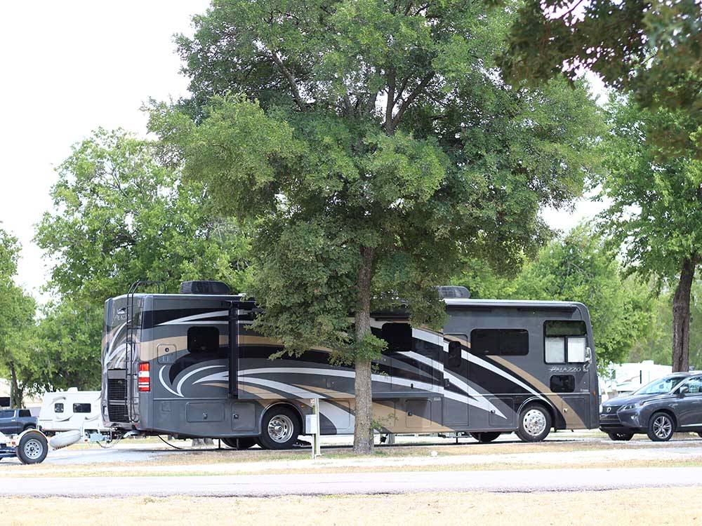 Motorhome parked at campground at BLUE SKY I-35 RV PARK