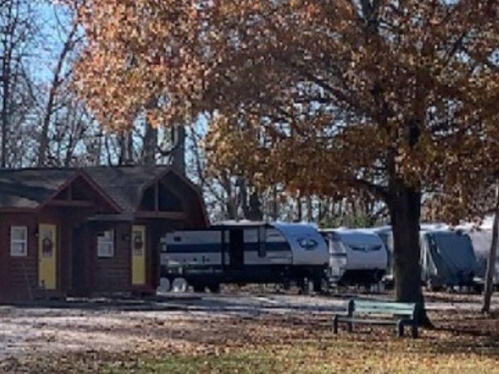 A row of trailers next to the cabins at Heavenly Hills Resort