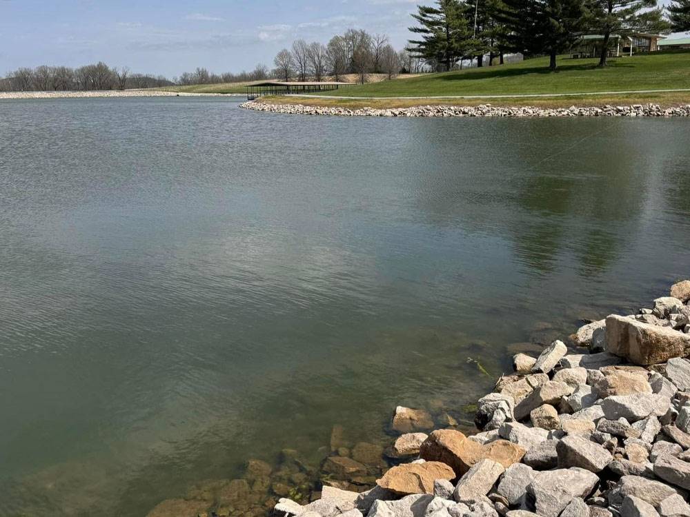 The rocky shoreline at Heavenly Hills Resort