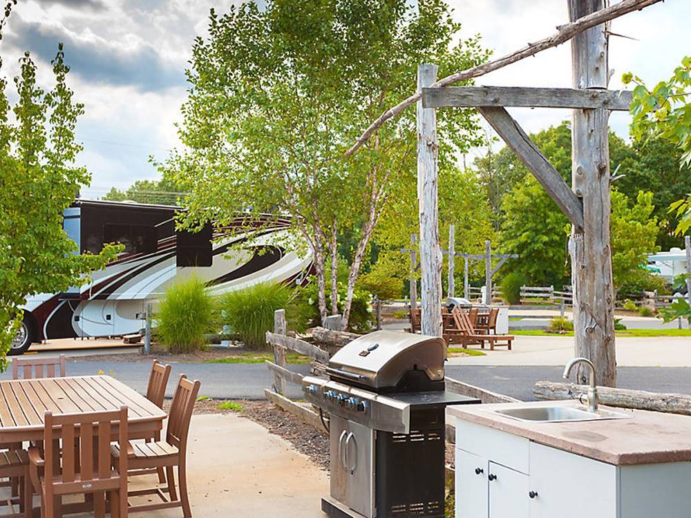 Outdoor kitchen area