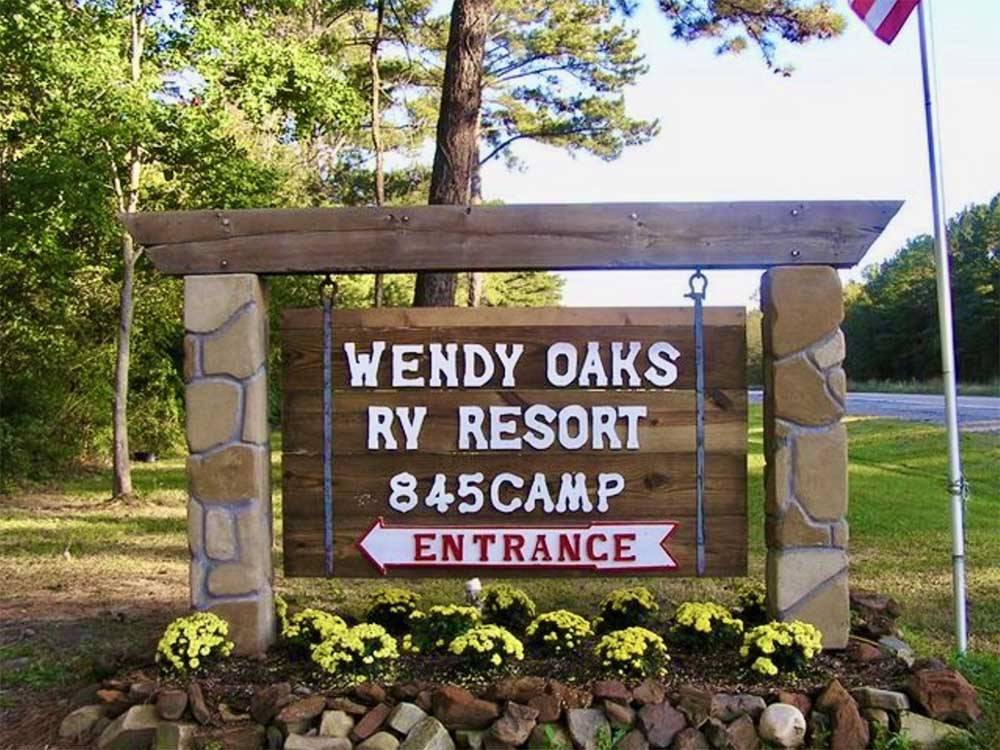 The front entrance sign at WENDY OAKS RV RESORT