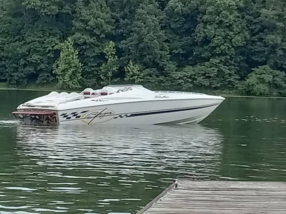A motor boat on the lake